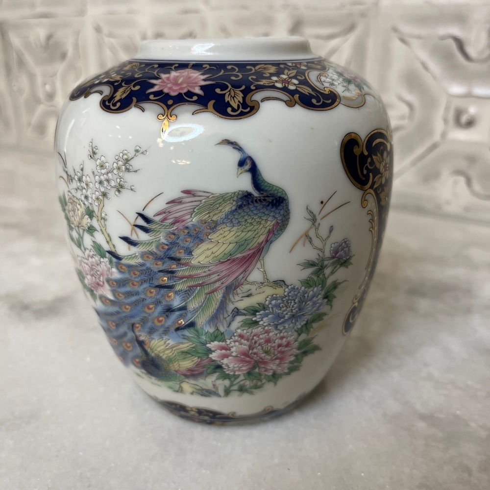 VTG Toyo Japan Ginger Jar Vase Blue Gold Peacock Floral Porcelain Home Decor 5”